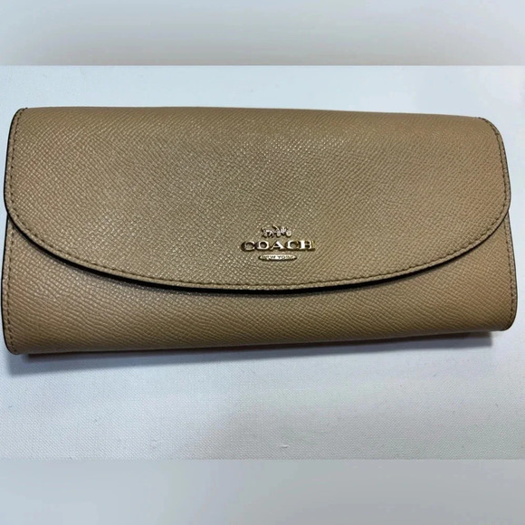 Coach Accessories - COACH pebbled leather continental wallet